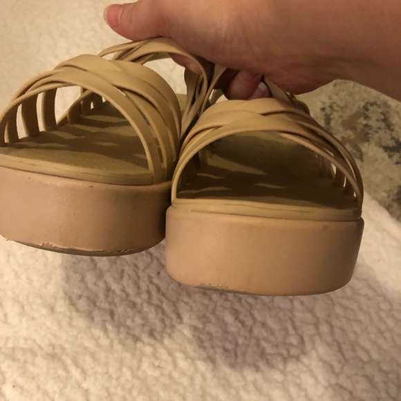 Crocs Women Brooklyn Strappy Low Wedge Bone Sandals Size 9 - Picture 8 of 13